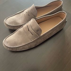 Tod’s Mens Gommino Driving Shoes in Suede